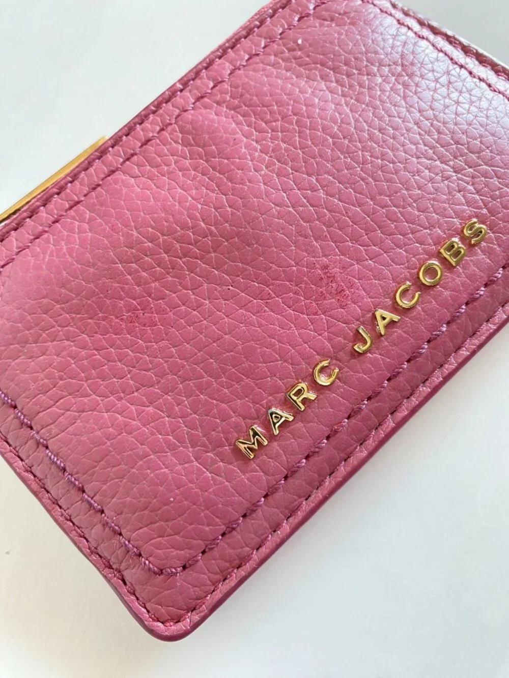 Marc Jacobs minor signs